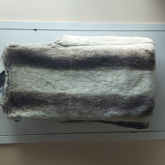 Faux Fur Vest (MOB wife look) - Picture 3 of 5